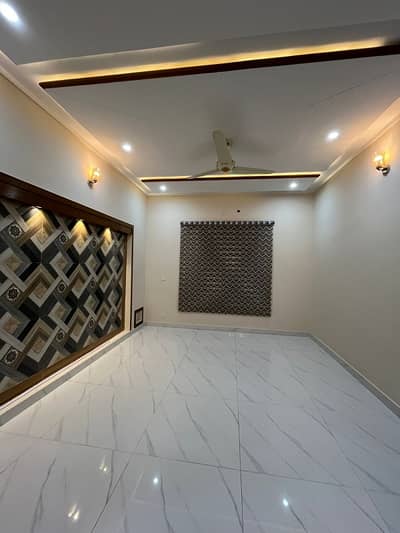 7 Marla brand new type luxury and outclass location and condition house available for rent with all basic needs
