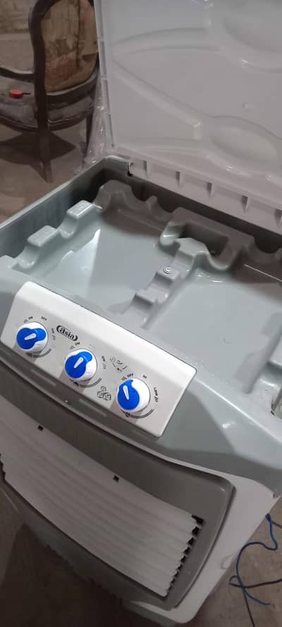 12 watt plastic cooler