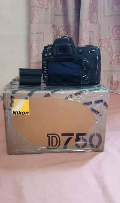 Nikon D750  camera body with box & Original Battery | 8/10 Condition