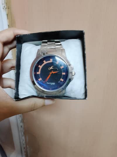 new men's watch with a good dial