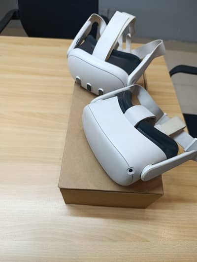 meta quest 3 vr headset  256GB (complete box )