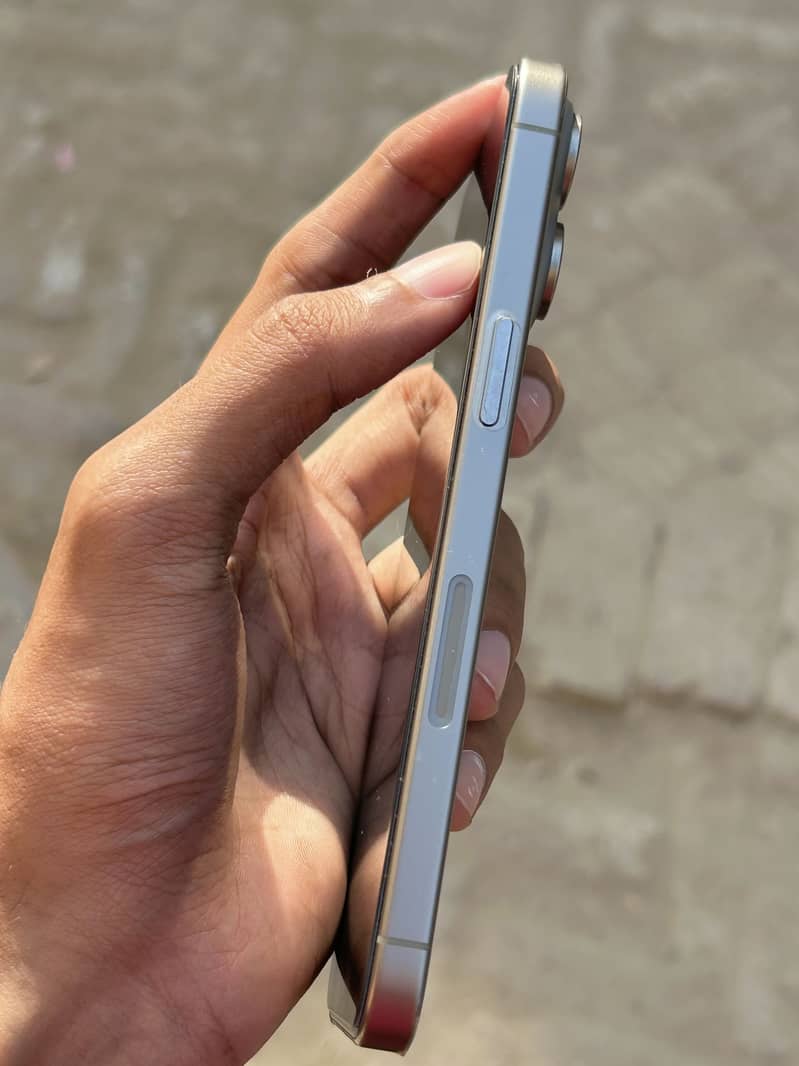 iPhone 15 pro max 2