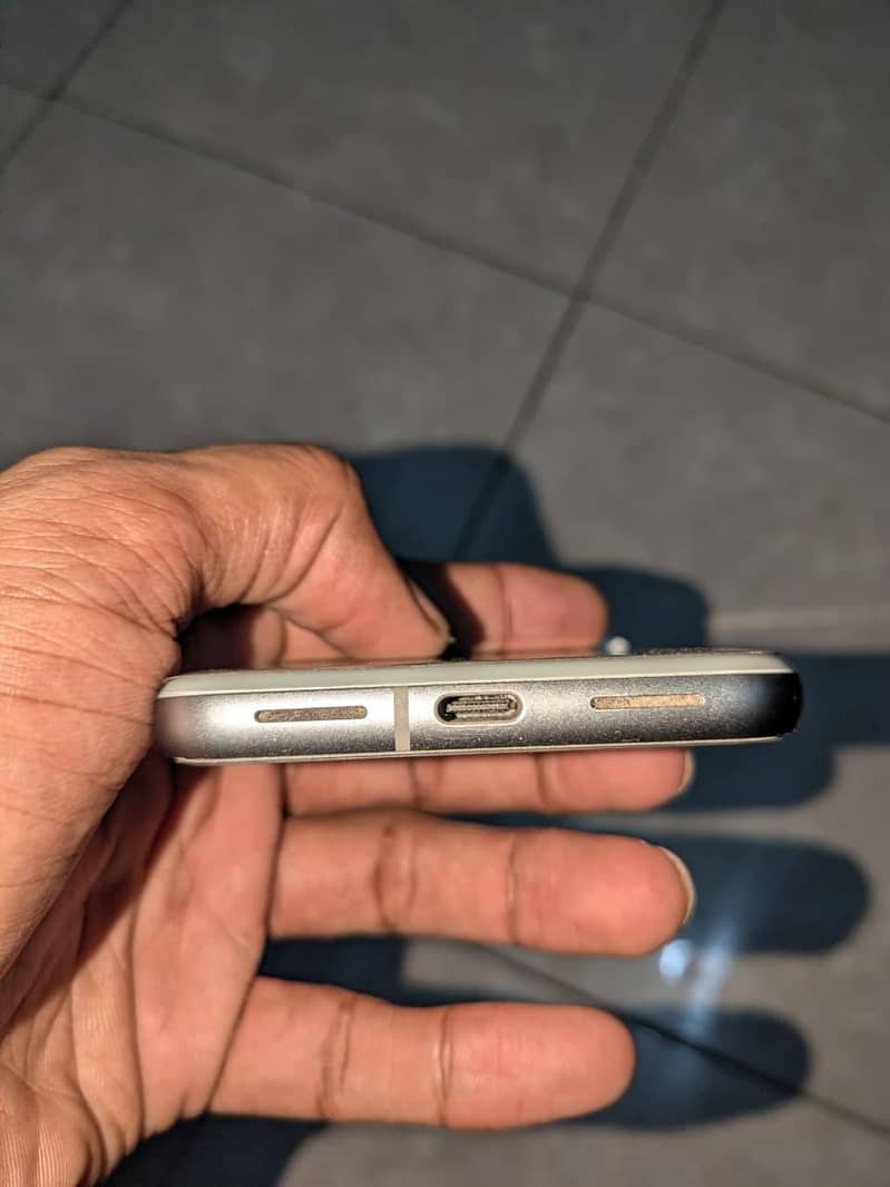 Google Pixel 8 4