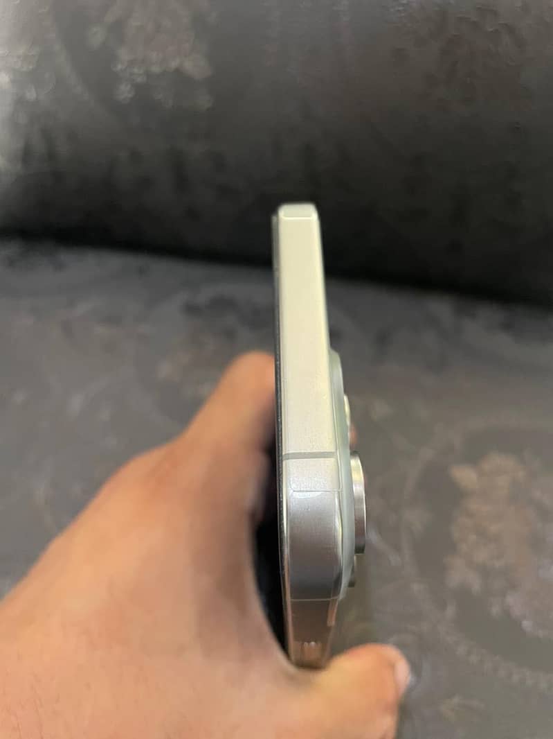 IPHONE 15 PRO MAX 1