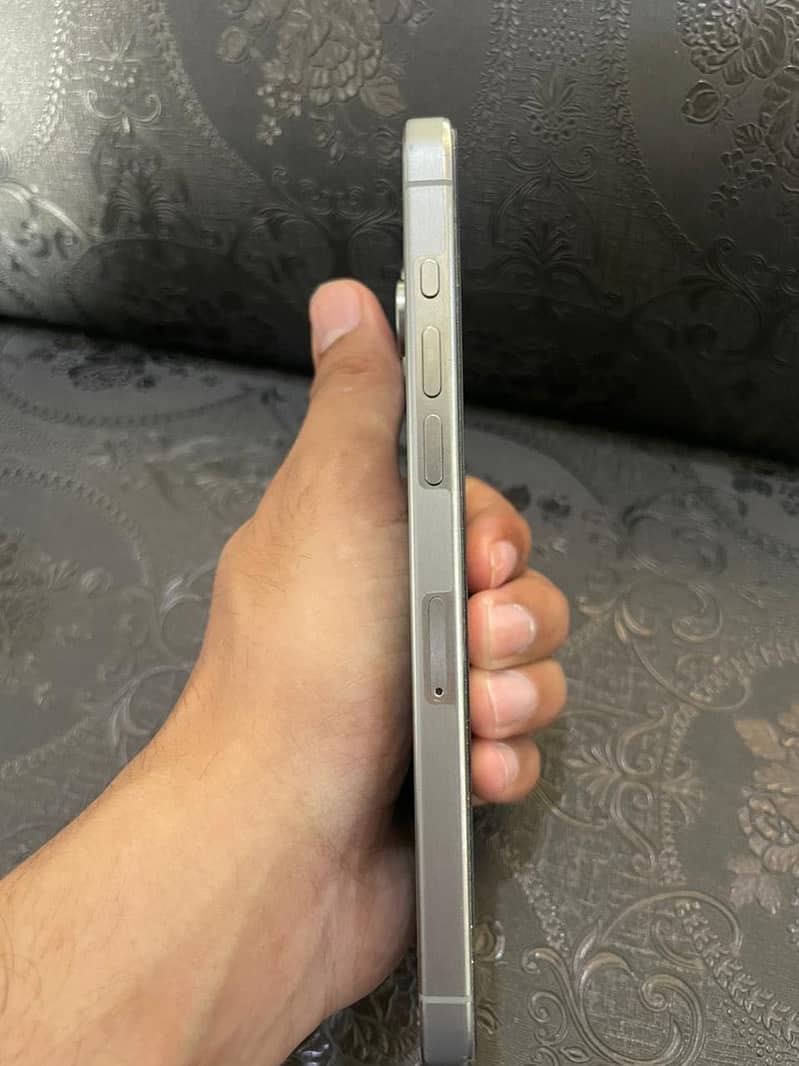 IPHONE 15 PRO MAX 3