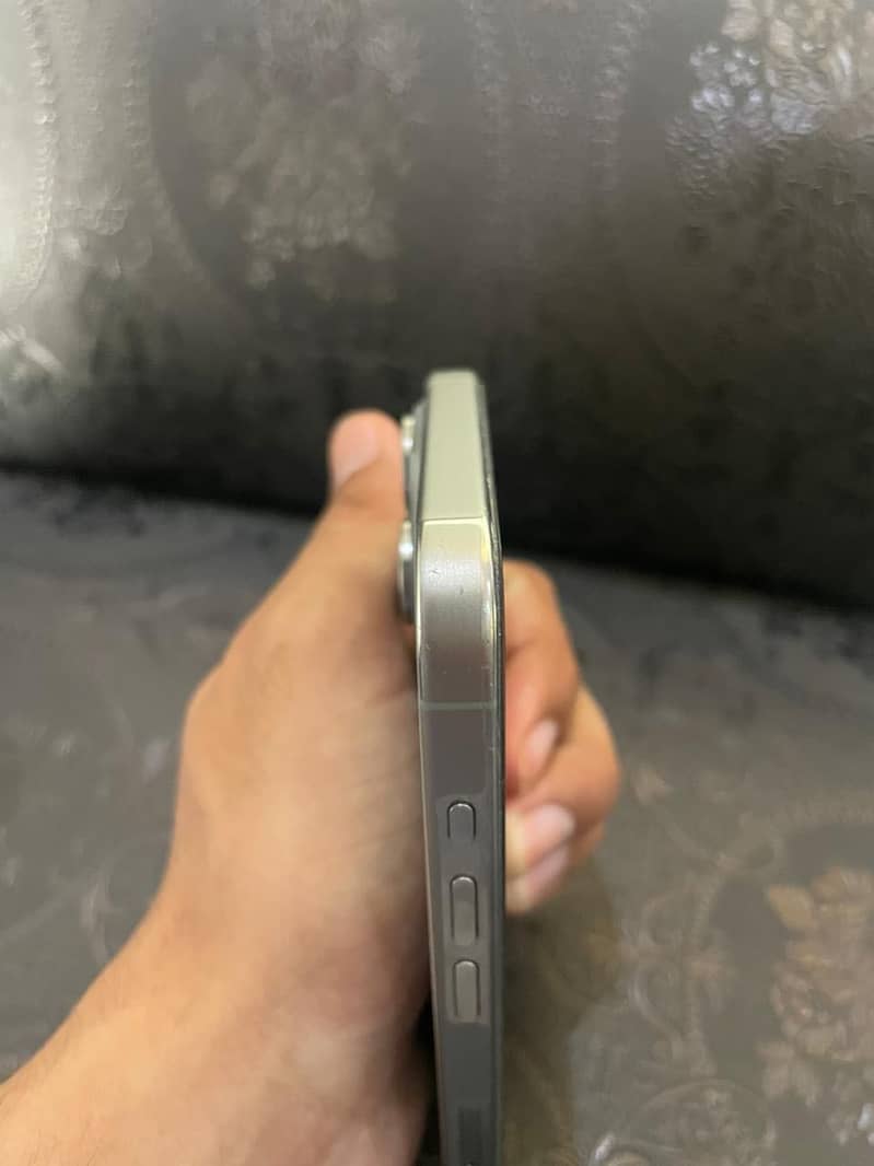 IPHONE 15 PRO MAX 4