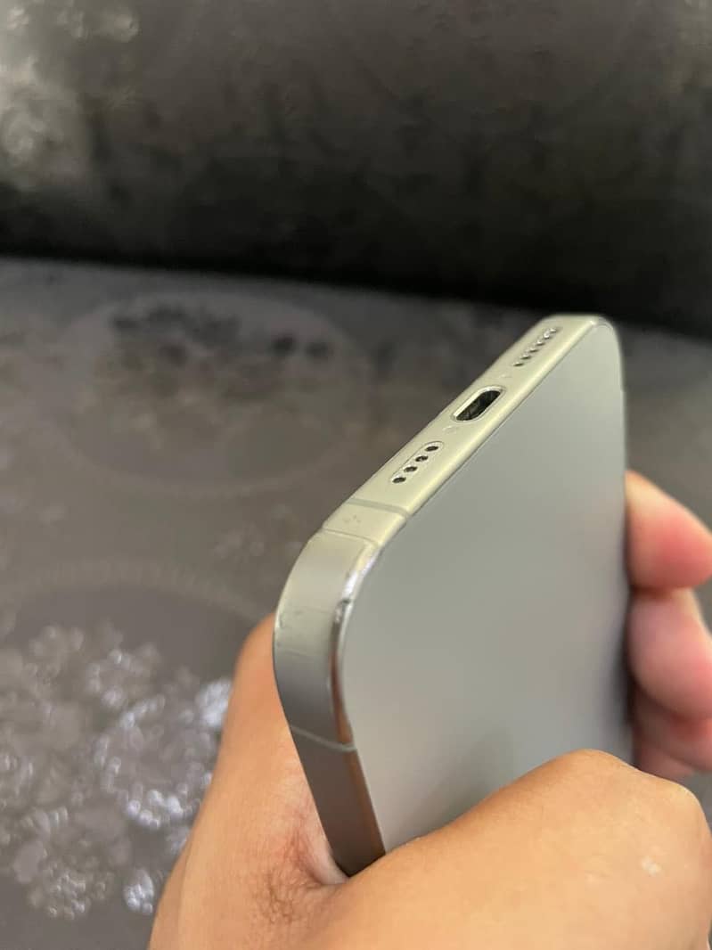 IPHONE 15 PRO MAX 5