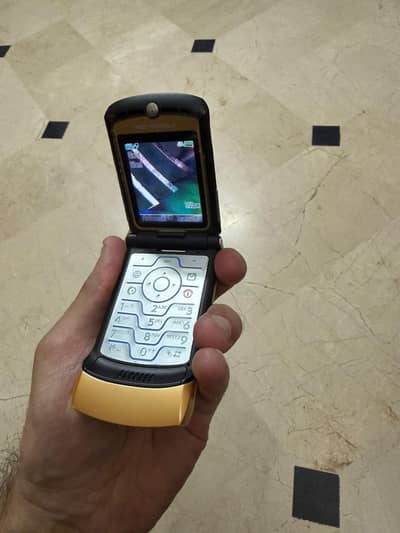 razr v3 golden
