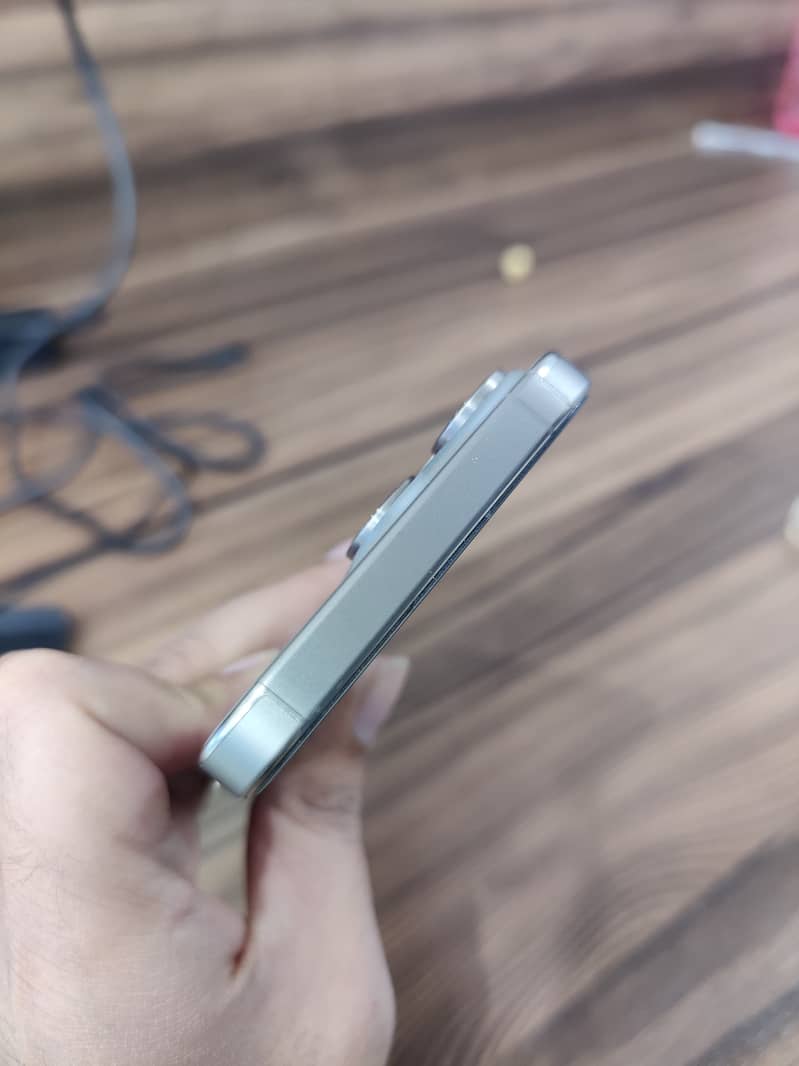 iPhone 15 pro max 2