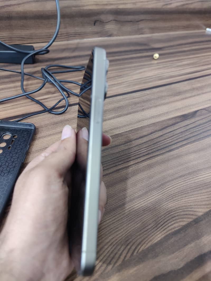 iPhone 15 pro max 4