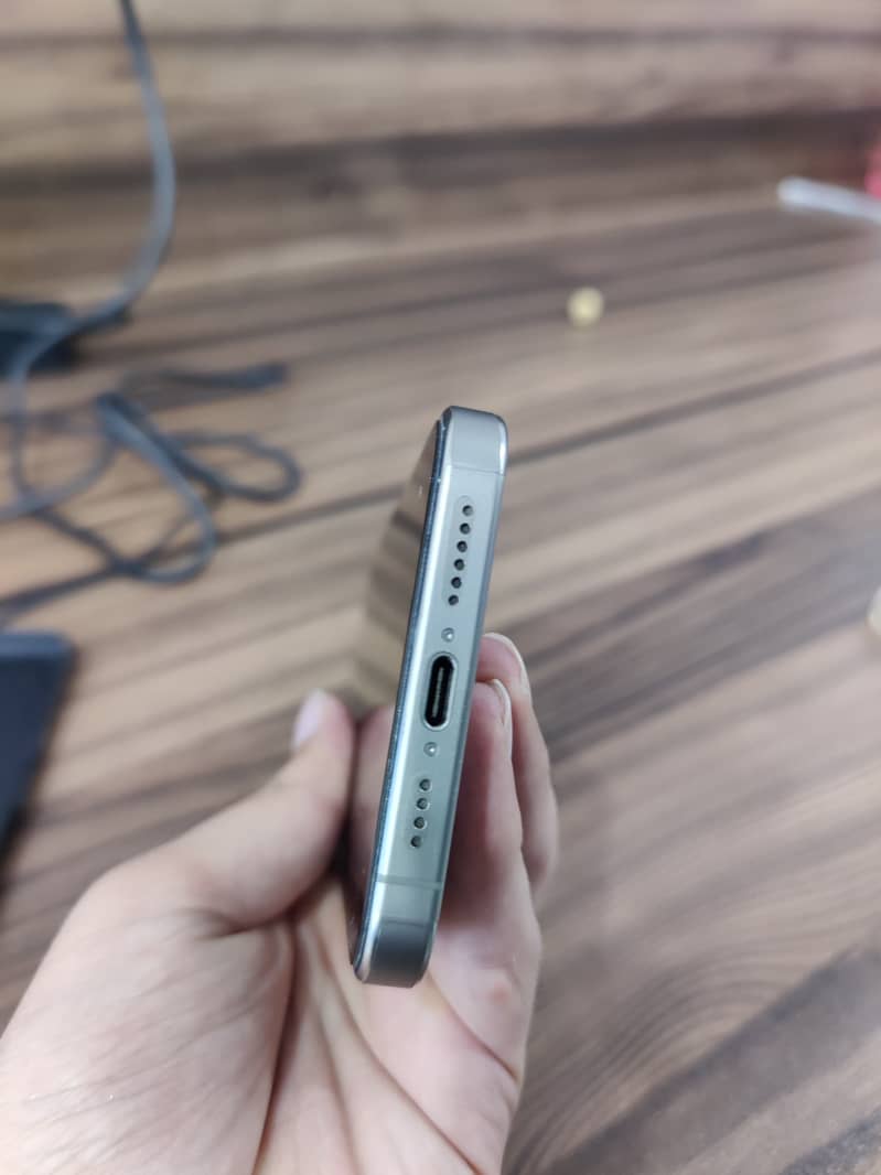 iPhone 15 pro max 6