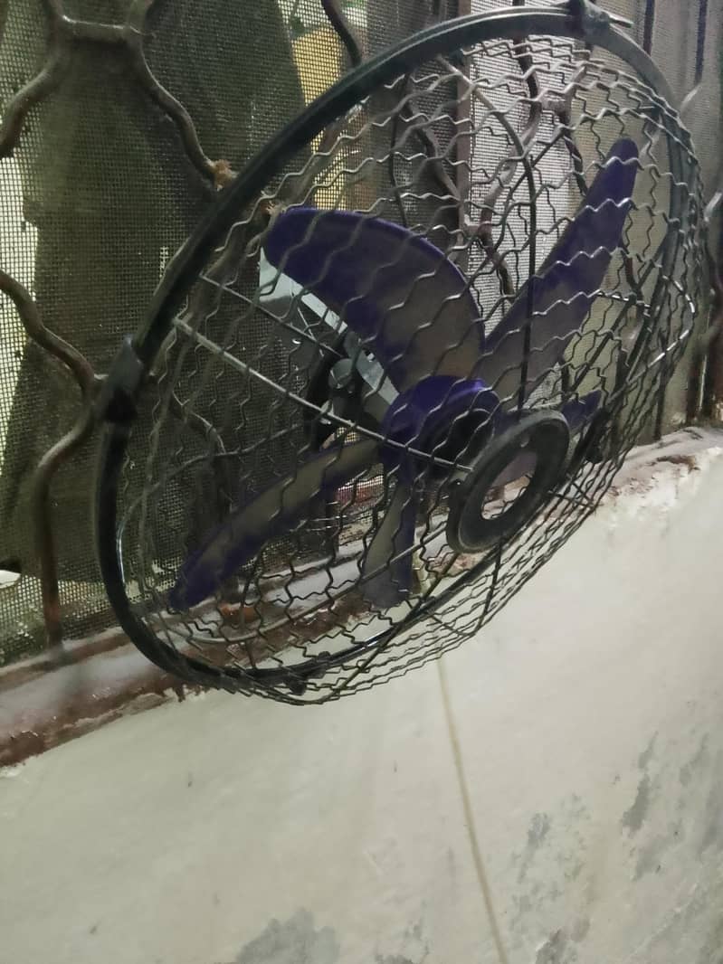 bracket fan 1