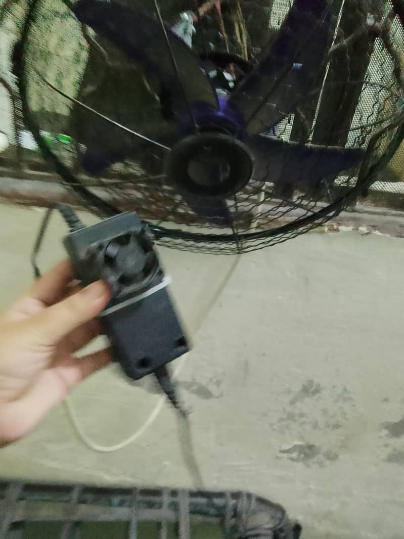 bracket fan 2