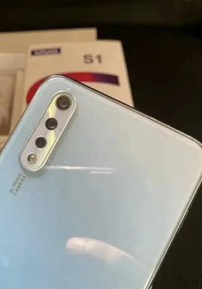 vivo S1 condition new 10by10 PTA please contact me 03372526334