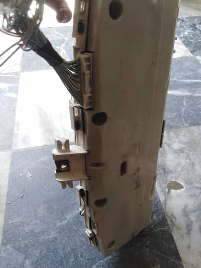 meter glass Minnier damage