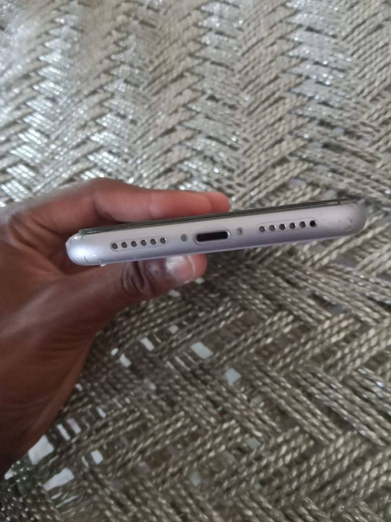 iPhone 11 3