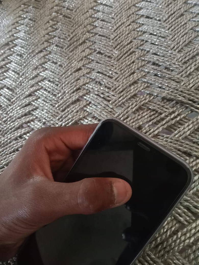 iPhone 11 5