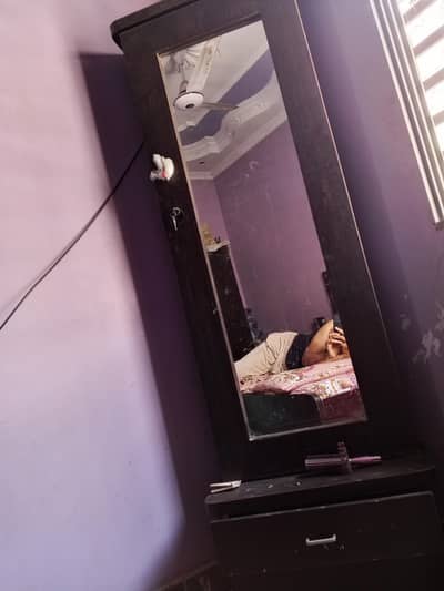 3 piece furniture available dressing bed and 2 door alamari used
