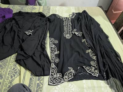 stone dress yeah used Mai thora baqi sab okay hai home delivery ho jay