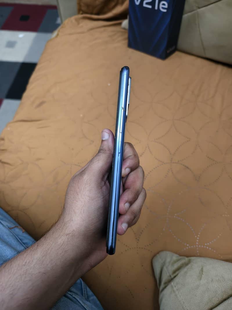 Vivo V21e 4