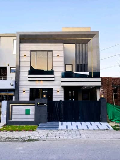 5 Marla Luxury House is Available for Rent in Bahria Town Lahore
