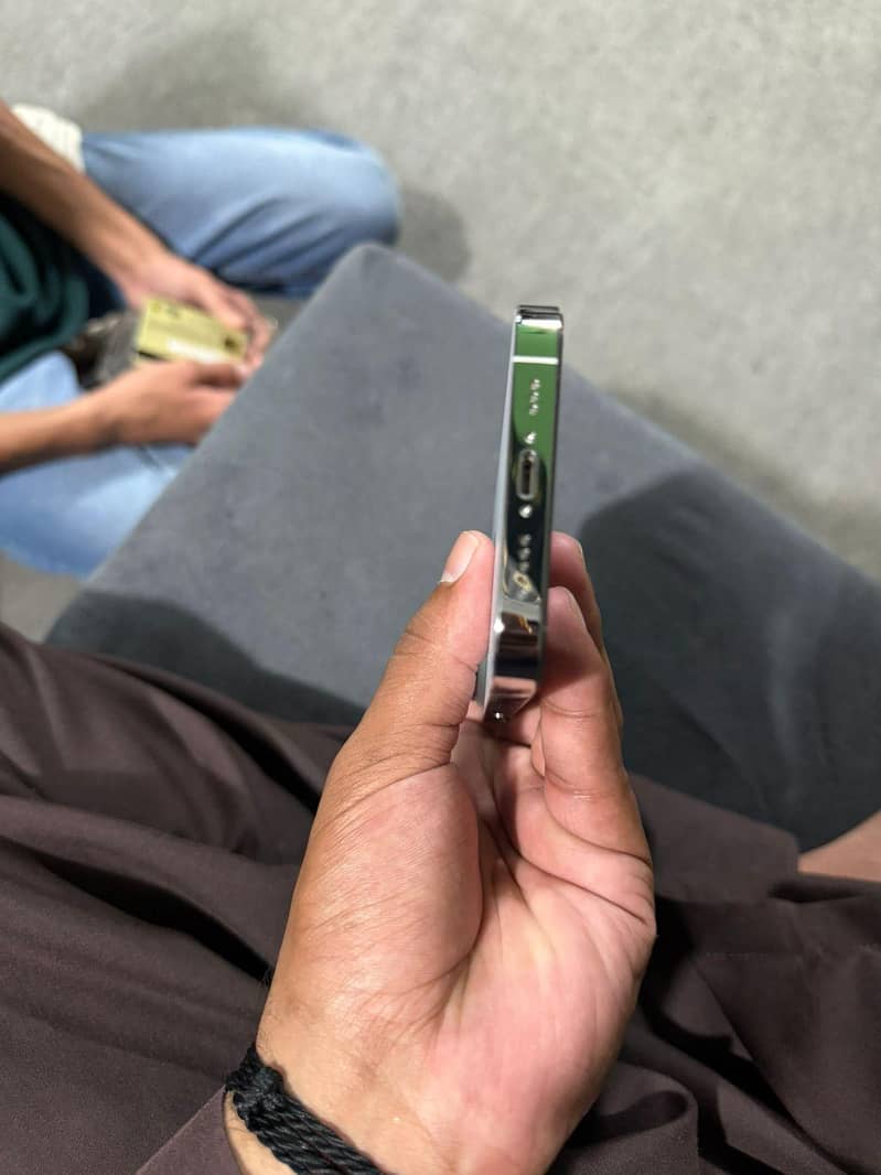 iphone 14 pro 2
