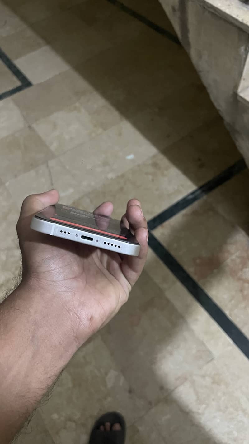 Apple iPhone 13 2