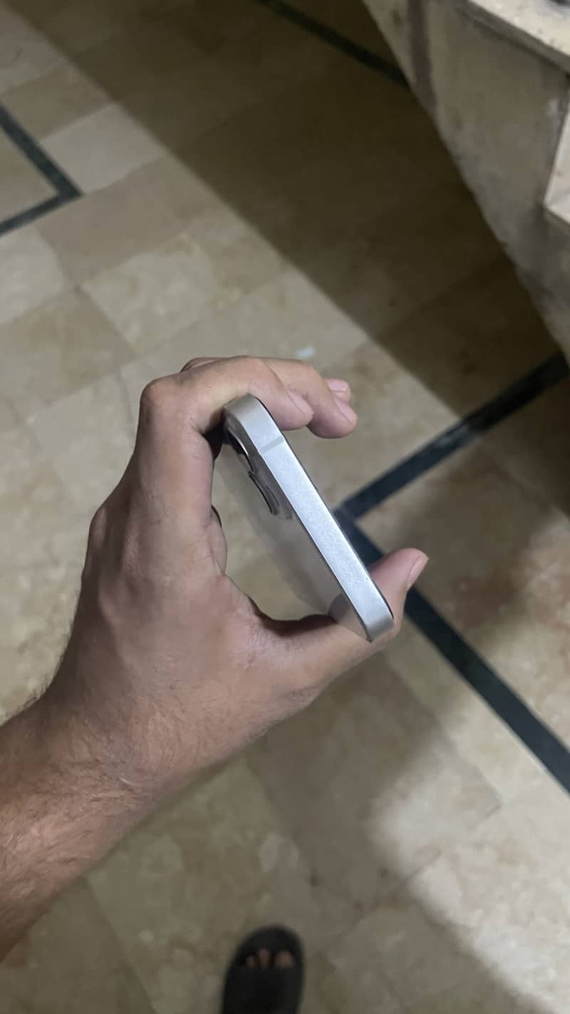 Apple iPhone 13 3