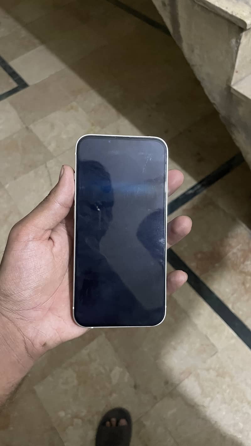 Apple iPhone 13 5