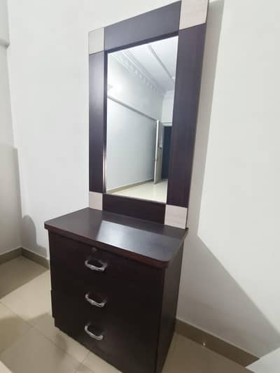 Dresser table for sale