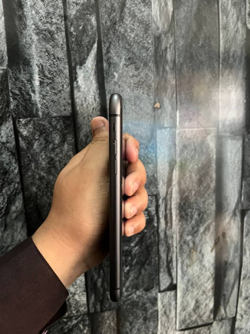 iPhone 11 2