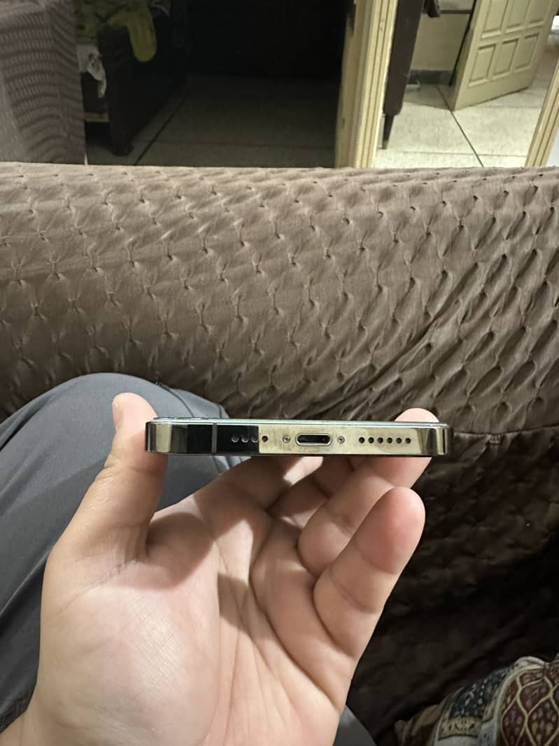 IPhone 12 Pro Max 1