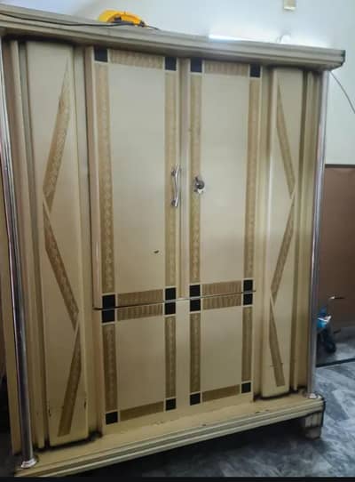 XXL Wardrobe (Petta)