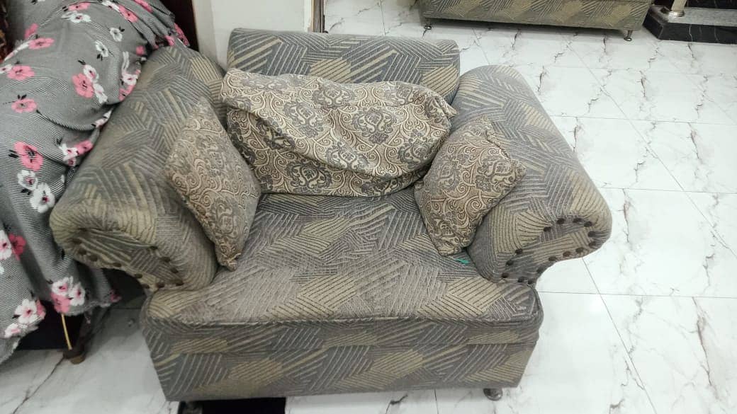 Sofa Set and Dressing Table 2