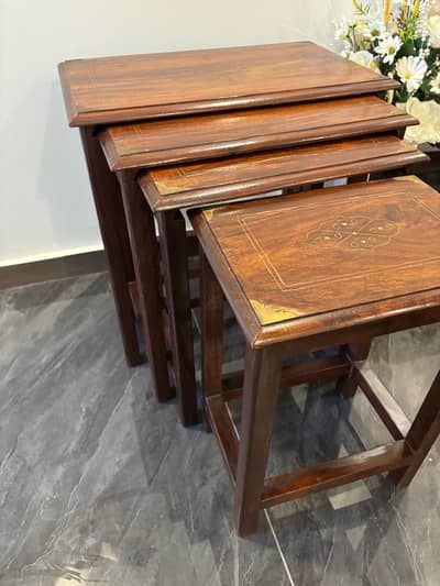 Serving tables (set of 4)