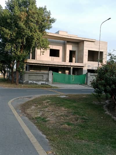 22 Marla Corner House For Sale