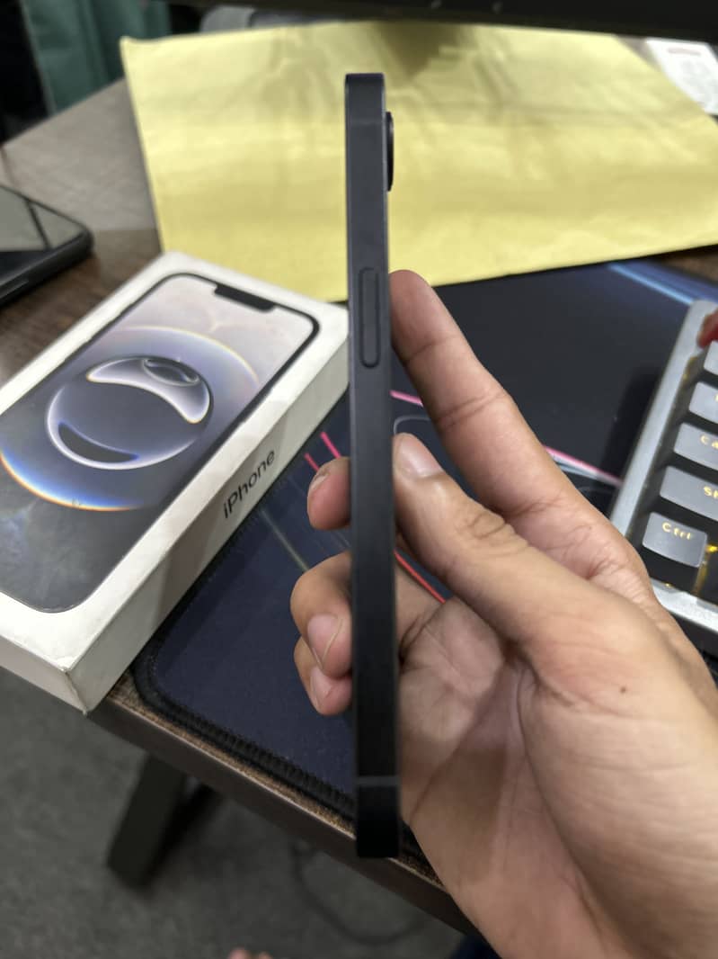 Iphone 16E Jv 0