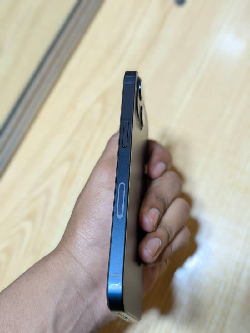 Iphone 13 4