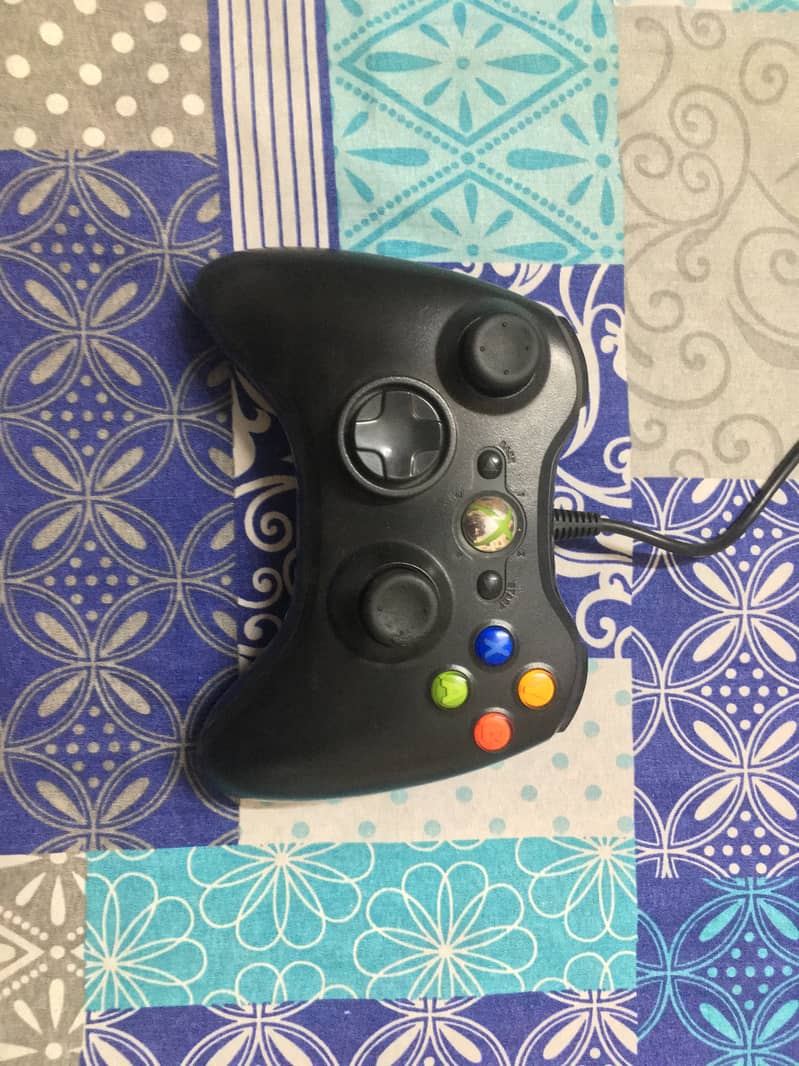 Xbox 360 wired controller 0