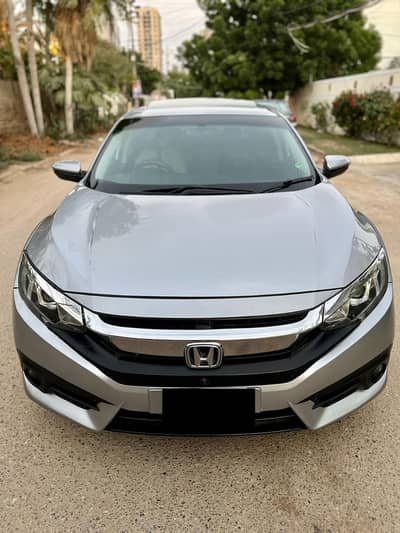 Honda civic 2018  excellent condition Honda maintain