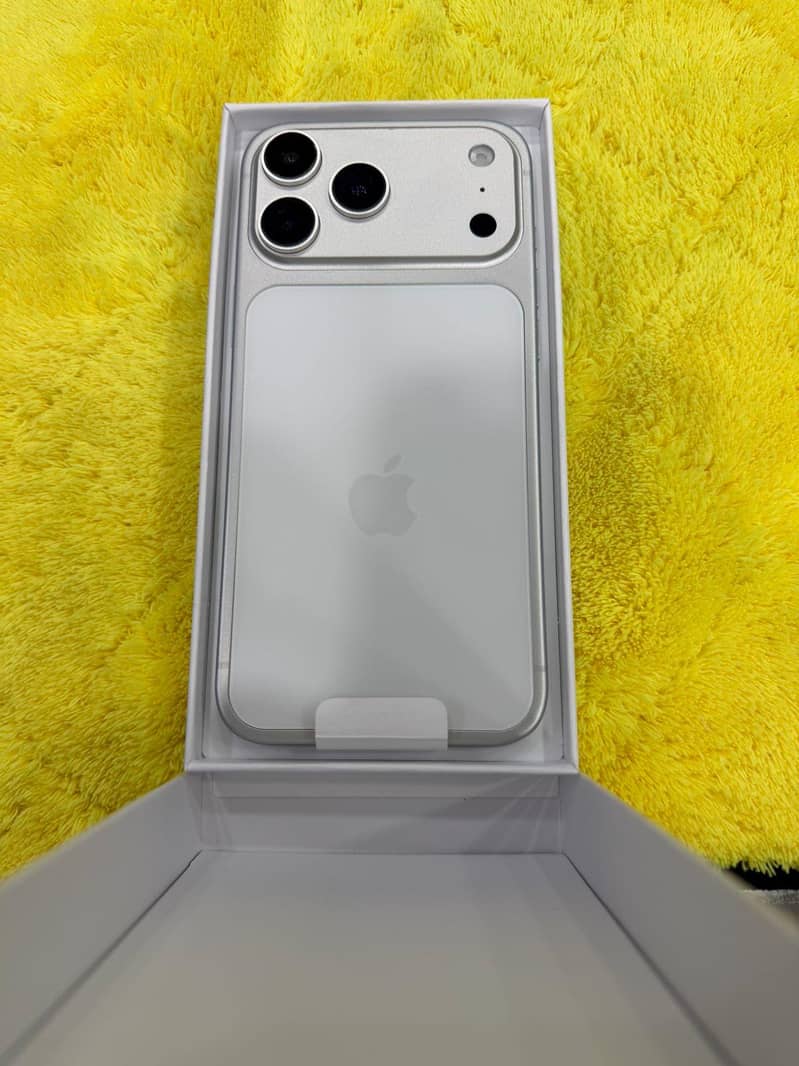 iphone 17 pro max 3