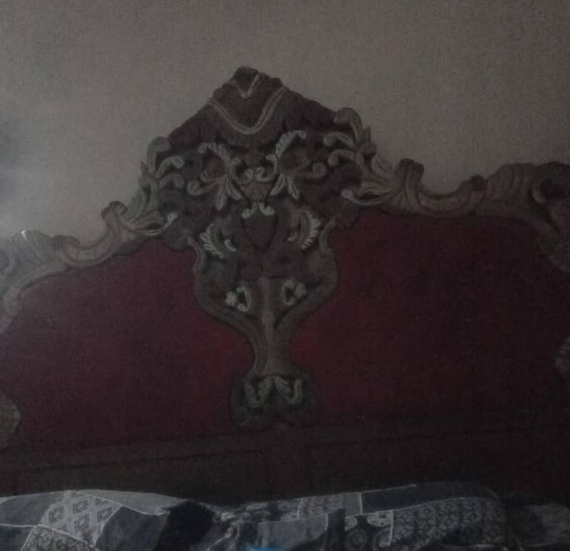 king size bed 0
