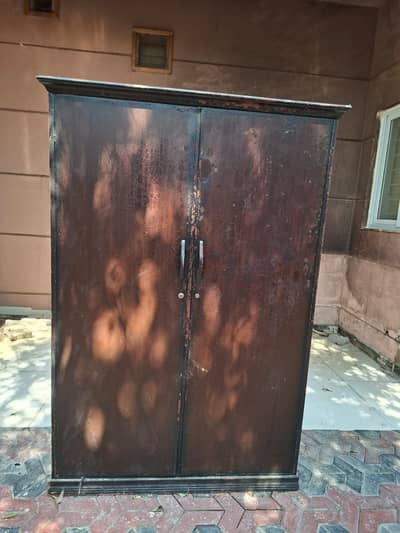 Wooden Almari 6*4 size very heavy and solid