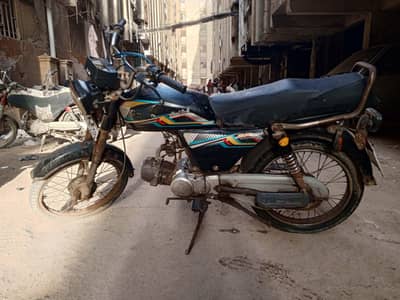CD70 Urgent Sale | Home Used | Engine Perfect | 51k — Karachi