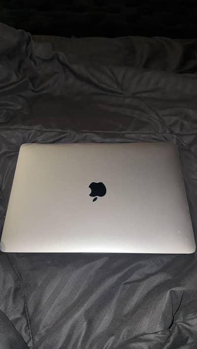 MacBook Pro m1, 8/256gb