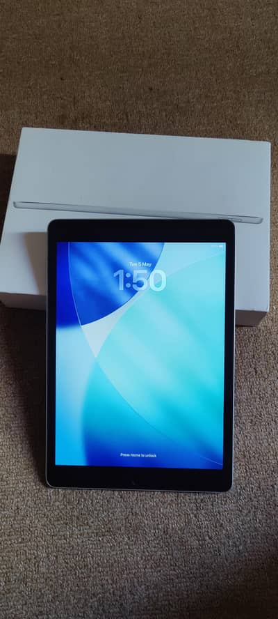 Ipad 9th generation with box 64gb 10/10