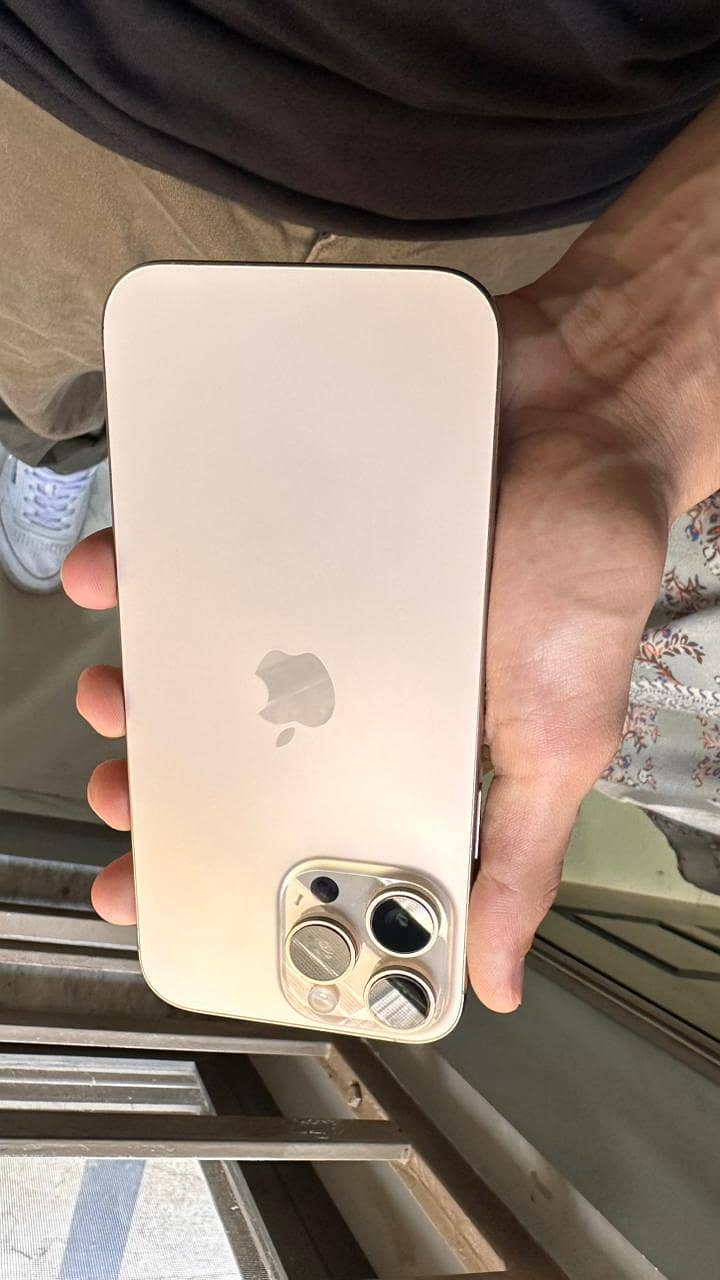 iPhone 16 Pro Max 6