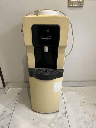 Homage water dispenser