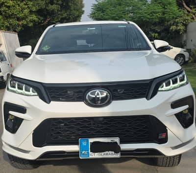 Toyota Fortuner GR-S 2023