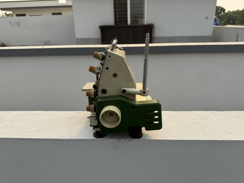 Juki overlock machine 1